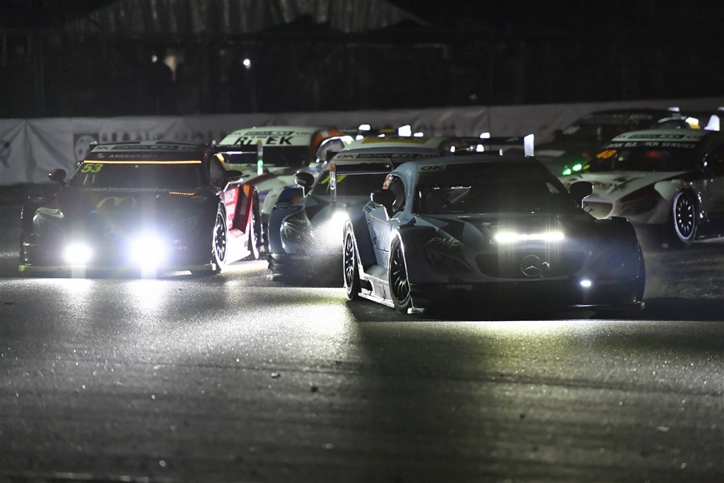 Der var drama og spænding for alle pengene ved Night Race lørdag aften på Padborg Park.
(Foto: Morten Kimer Hansen)